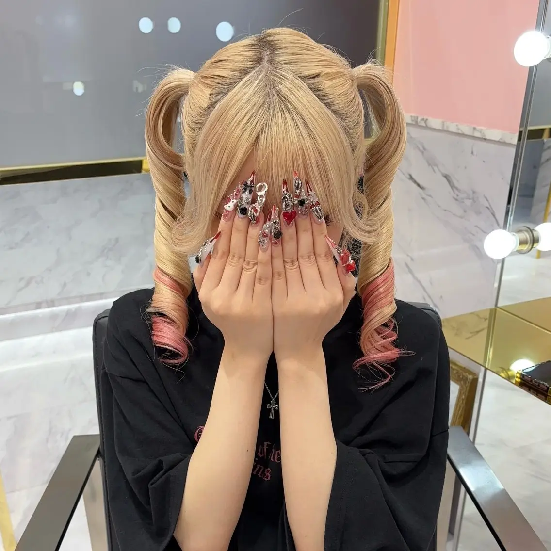 ヘアアレンジ エクステ ヘアセット LOUIS しおりのヘアスタイル