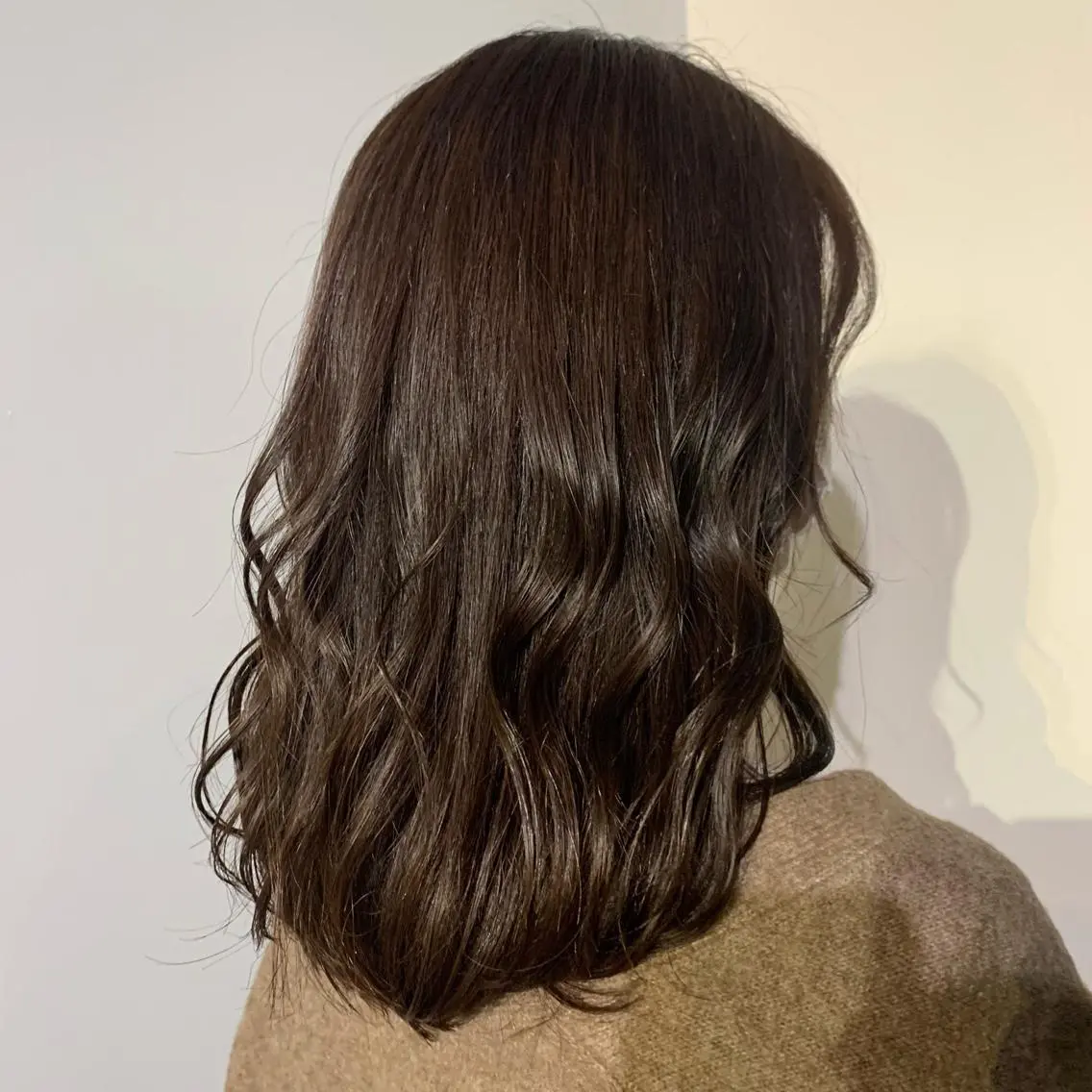 ミディアム カラー ミディアムパーマ バレイヤージュ ダブルカラー グラデーションカラー ハイライトカラー カット ヘアカラー トリートメント Luana / 公式 / 大通のヘアスタイル