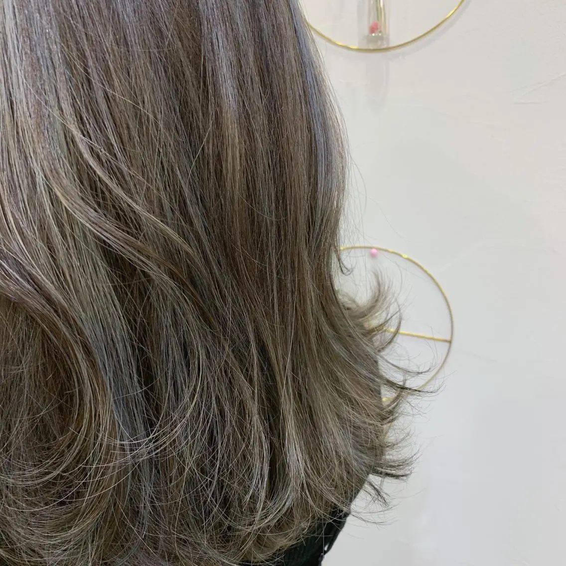 ミディアム カラー アッシュ バレイヤージュ ブルーカラー ブルーアッシュ ハイライトカラー ✨ブリーチマスター✨ オクヤマヨウスケのヘアスタイル