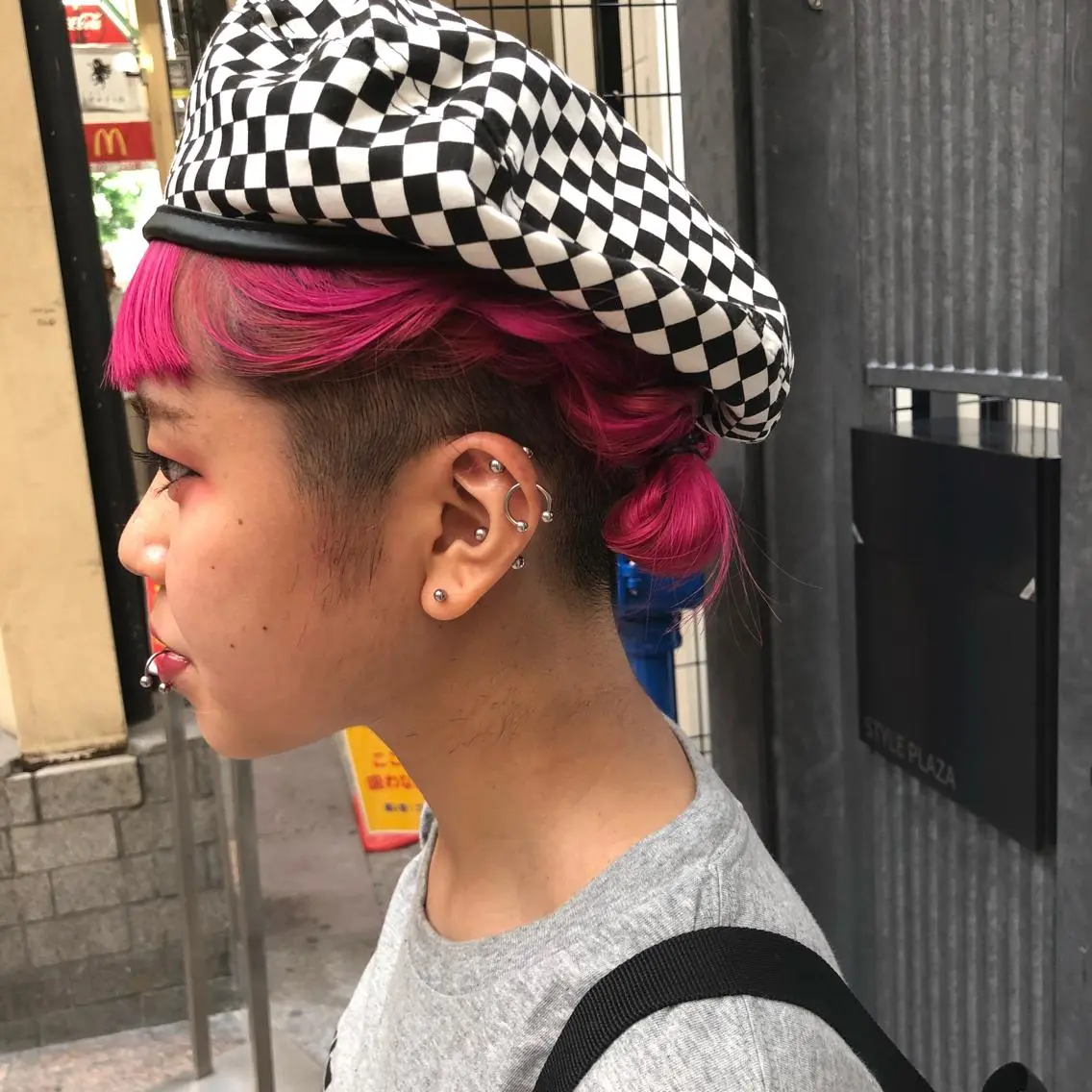 ミディアム カラー ウルフカット／吉村 桃子のヘアスタイル