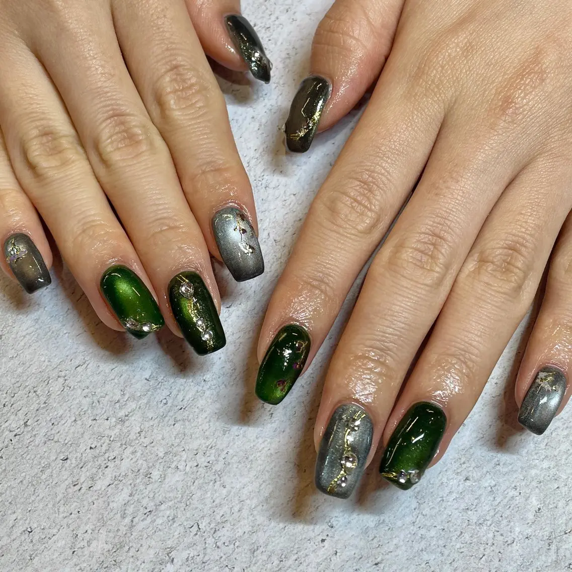 ネイル 卒業式 グリーン ハンドネイル LUNI 久屋大通 ˚✧₊⁎/ yuriのネイルデザイン