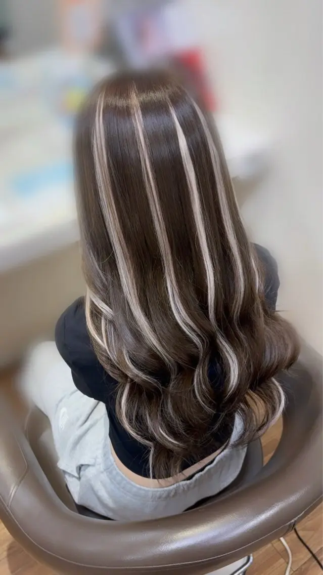 ロング シールエクステ エクステ ハイライト 🎀カラーモデル 募集中🎀はるか🎀のヘアスタイル