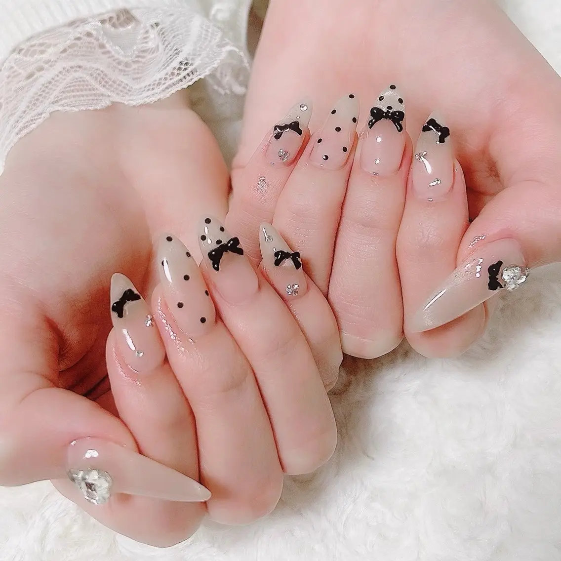ネイル ドット 持ち込み ハンドネイル Naruse Momoのネイルデザイン