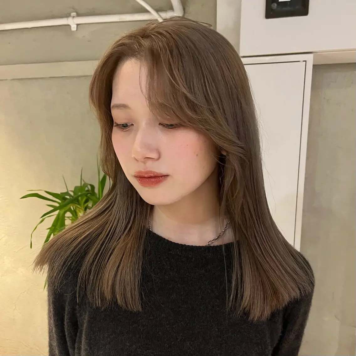 ミディアム カラー ヘアアレンジ ベージュカラー ブリーチ ケアブリーチ カット ヘアカラー トリートメント ボブハイトーン🦖 デザインMAMIのヘアスタイル