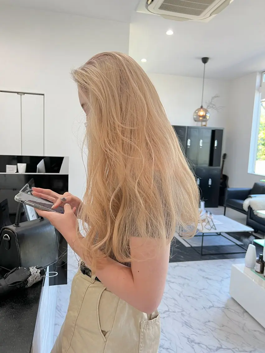 リタッチブリーチ+カラー+トリートメントの写真