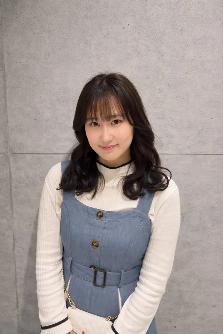 セミロング 🖤yumi🖤🎀 透明感カラー韓国ヘアのヘアスタイル