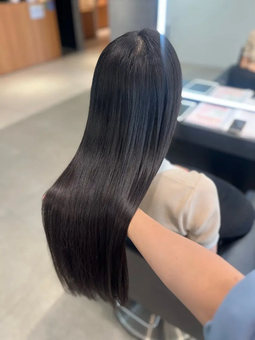 ロング 髪質改善 カット 縮毛矯正 顔周りレイヤー 髪質改善 / AYUのヘアスタイル
