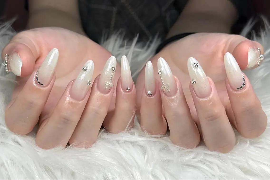 ネイル アートネイル ボルドー フレンチネイル ジェルネイル 氷ネイル・うるうるネイル ハンドネイル Yuki Nailsalonのネイルデザイン