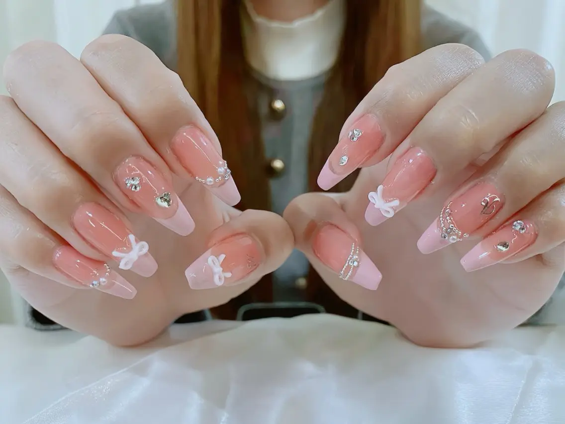 ネイル べっ甲ネイル チークネイル フラッシュネイル フラワーネイル フットネイル ハンドネイル Rin Nail 新大久保店のネイルデザイン