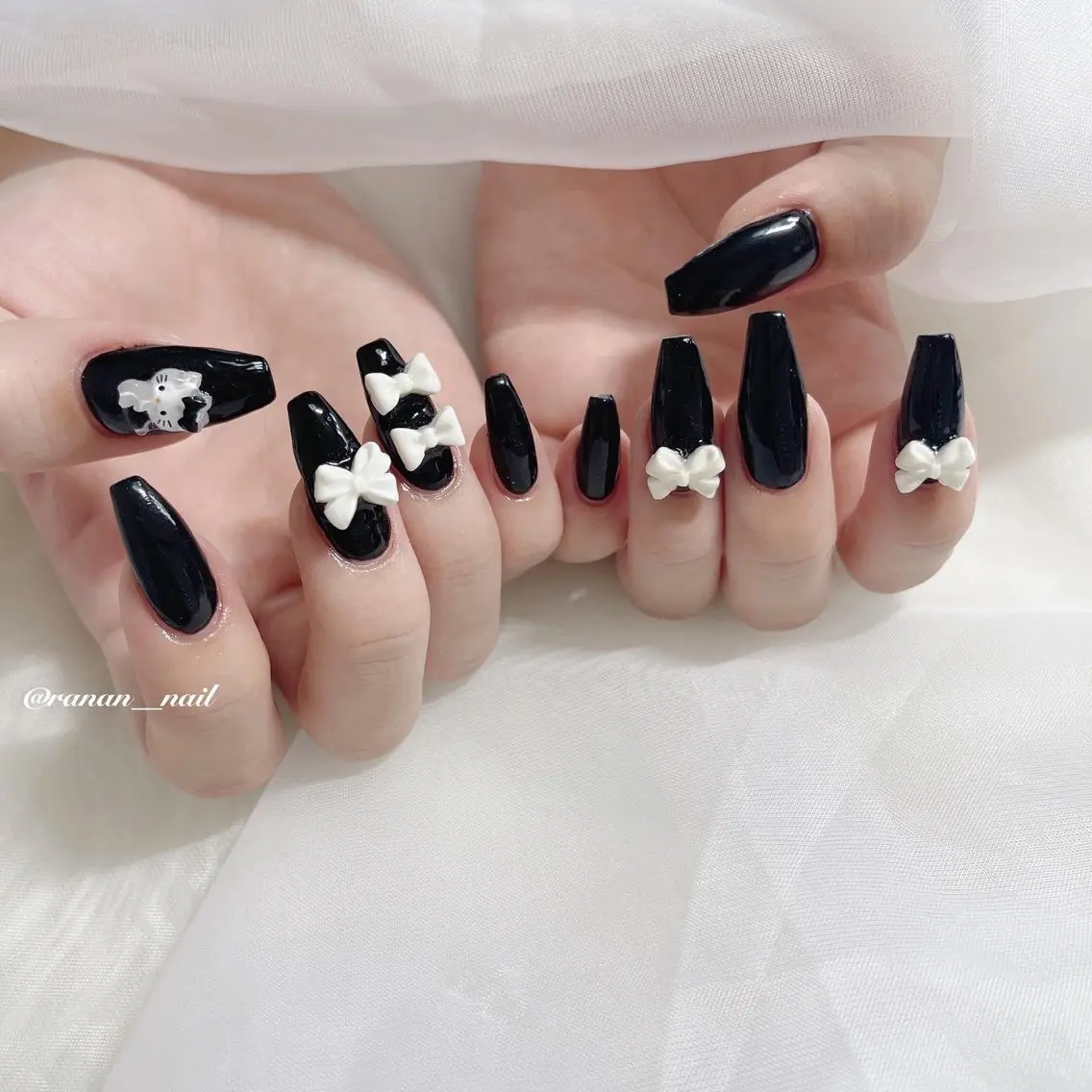 ハンドネイル 𝓇𝒶𝓃𝒶𝓃 𝓃𝒶𝒾𝓁のネイルデザイン