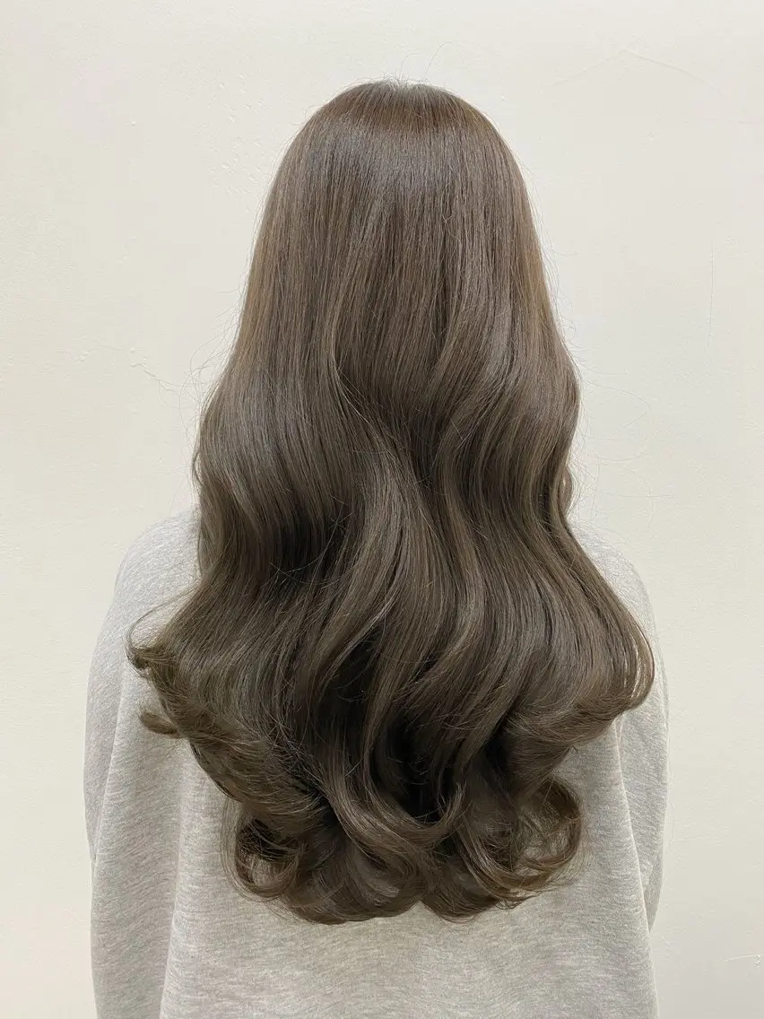 ロング パーマ パーマ コテ巻き風パーマ🫧 韓国パーマ反町海大のヘアスタイル