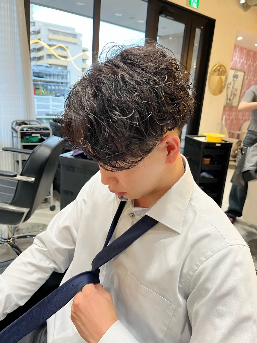 ミディアム パーマ ミディアムパーマ カット パーマ トリートメント 穐田 司樹のヘアスタイル