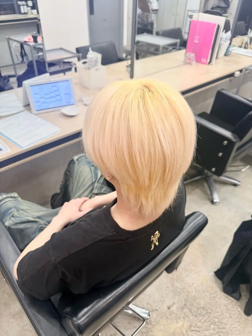 カラー メンズ メンズブリーチ ブリーチ 抜きっぱなしブロンド ブロンド NANA💎やわらか 透明感ダブルカラーのヘアスタイル