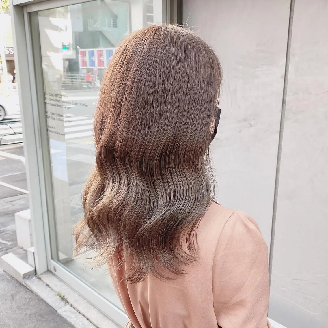 セミロング カラー ベージュカラー ブリーチ ブリーチなしカラー 大人っぽ韓国レディ レイヤー🤍渋谷のヘアスタイル