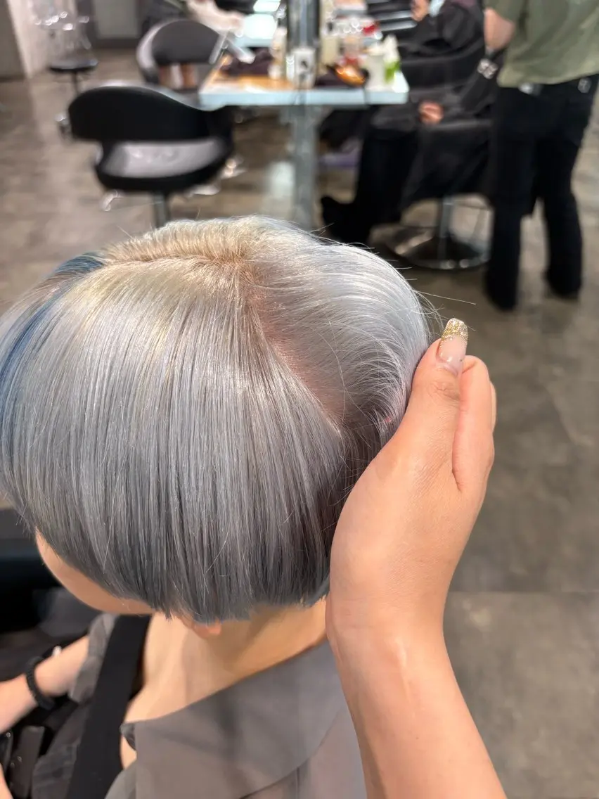 ショート カラー ヘアカラー ハイトーン 横浜💞ミオのヘアスタイル