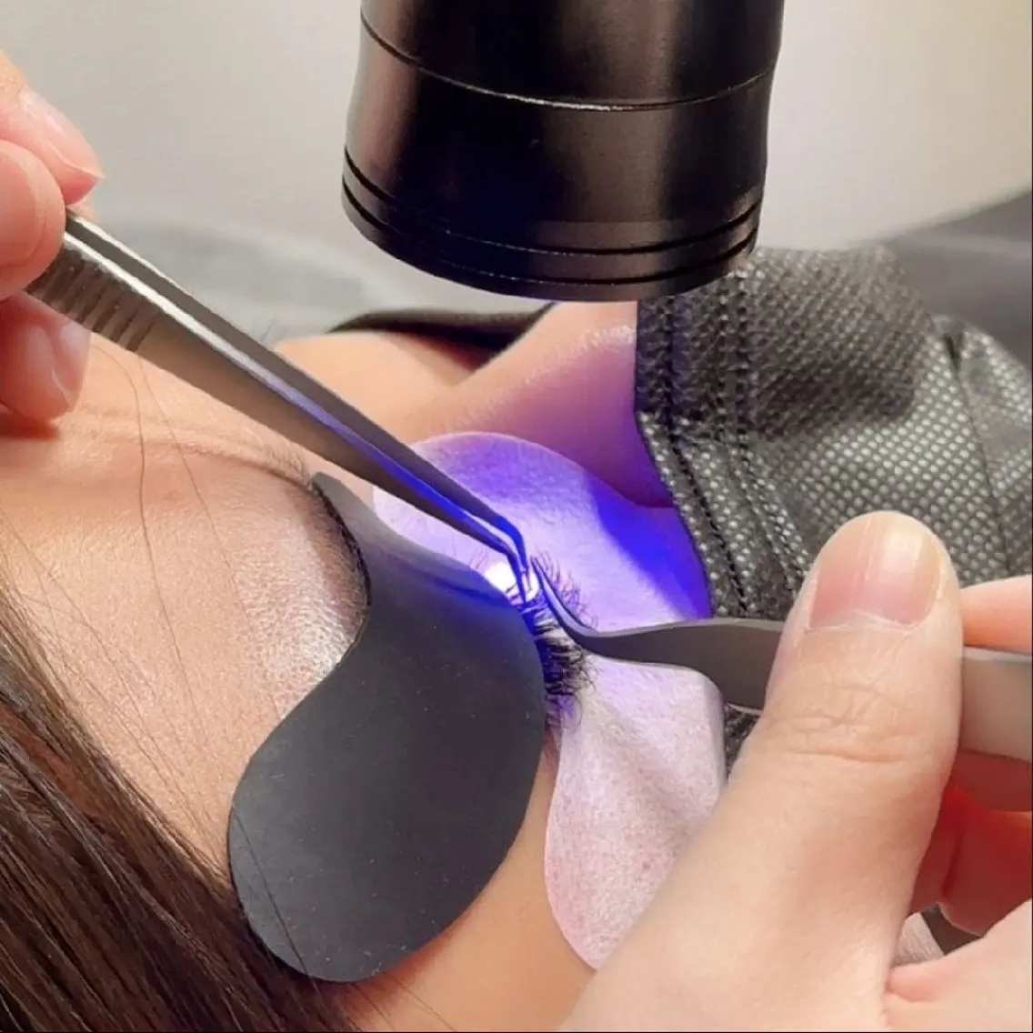【LEDエクステ】100本 モチ重視の方に◎汗・湿気に強く、しみにくい新技術！の写真