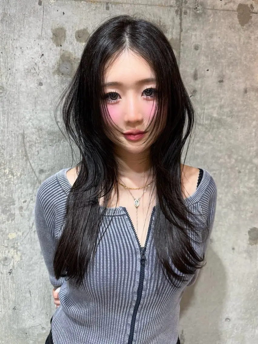 ロング カラー 黒髪 ブルーカラー ブルーブラック ハッシュカット 韓国風ヘア レイヤーカット/ 縮毛矯正/TERUのヘアスタイル