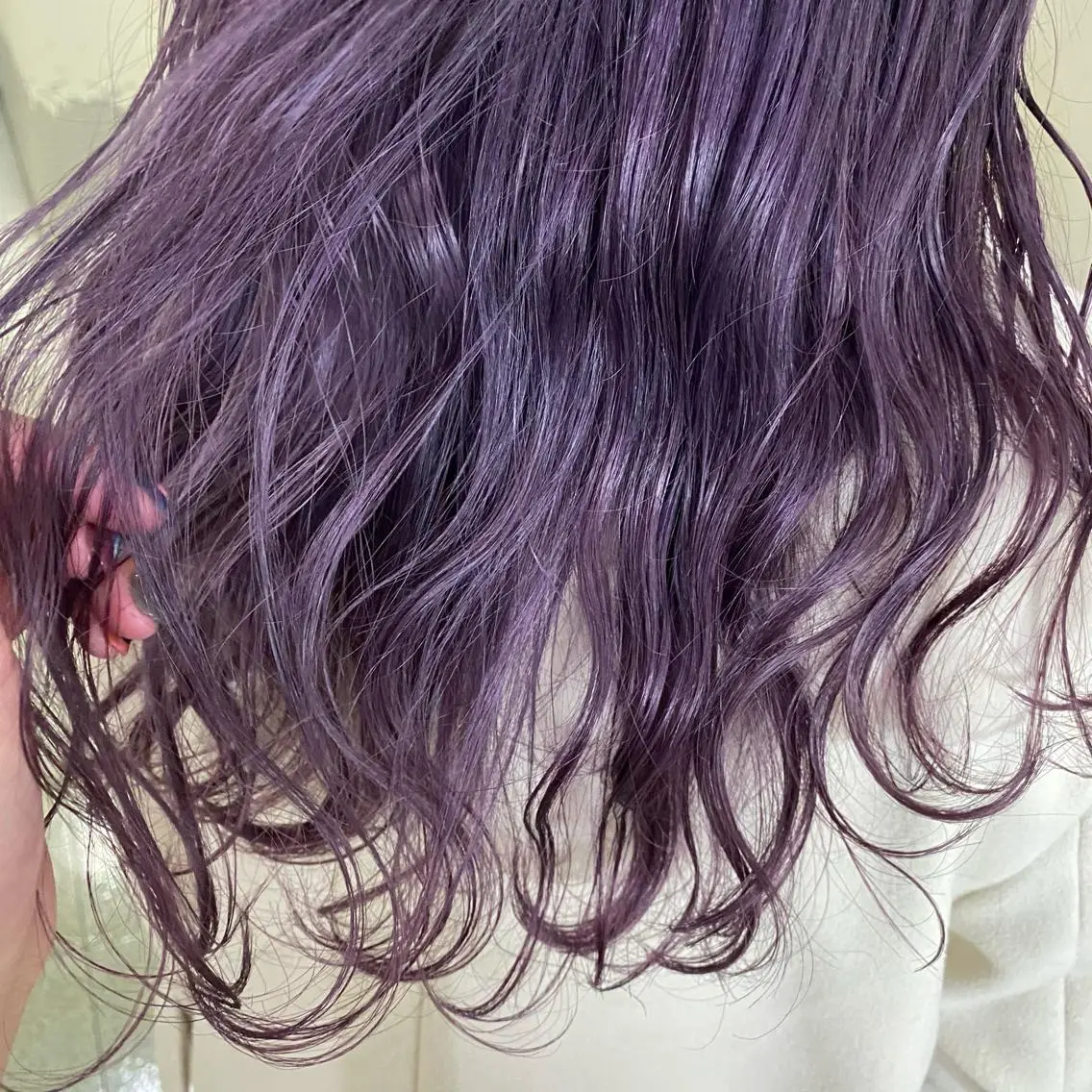 セミロング カラー ブリーチ カシス パープルカラー 清村 和音のヘアスタイル