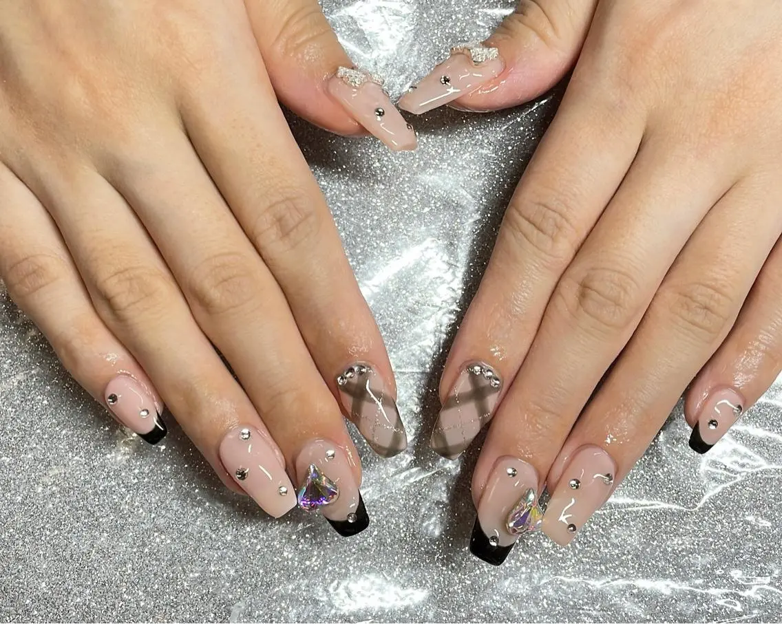 ネイル ハンドネイル VIERU 🌈🎀💖のネイルデザイン