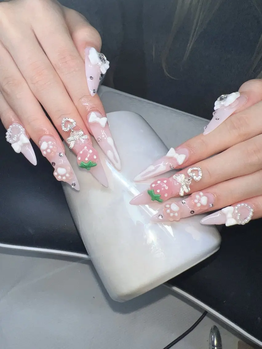 ネイル オーロラネイル チークネイル 長さ出し フットネイル フレンチネイル Lee Nailsのネイルデザイン
