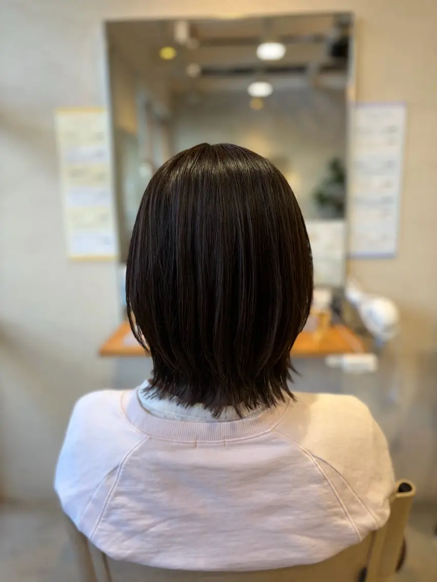 ミディアム くびれヘア レイヤーカット momoka 女性限定のヘアスタイル