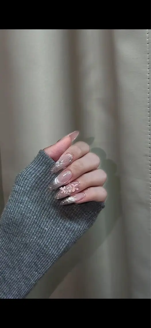 ネイル アートネイル フレンチネイル ジェルネイル キラキラネイル 韓国ネイル ハンドネイル ICE Nailsのネイルデザイン