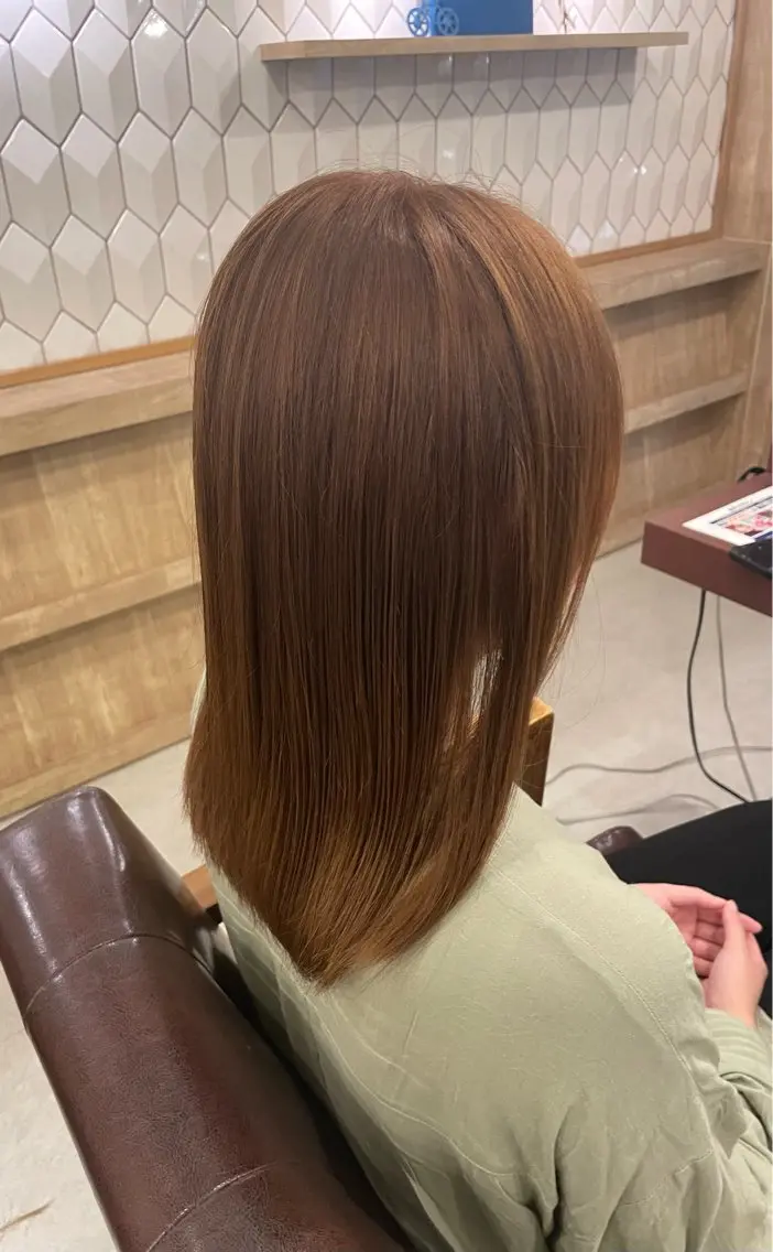 セミロング カラー ベージュカラー 目見田 茜のヘアスタイル