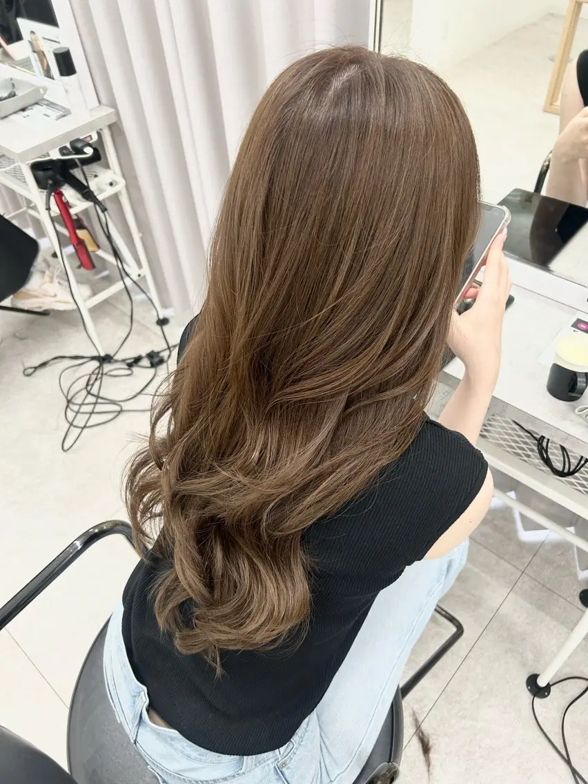 ロング カラー ベージュカラー トリートメント 髪質改善/縮毛矯正 🫧RISA🎀のヘアスタイル