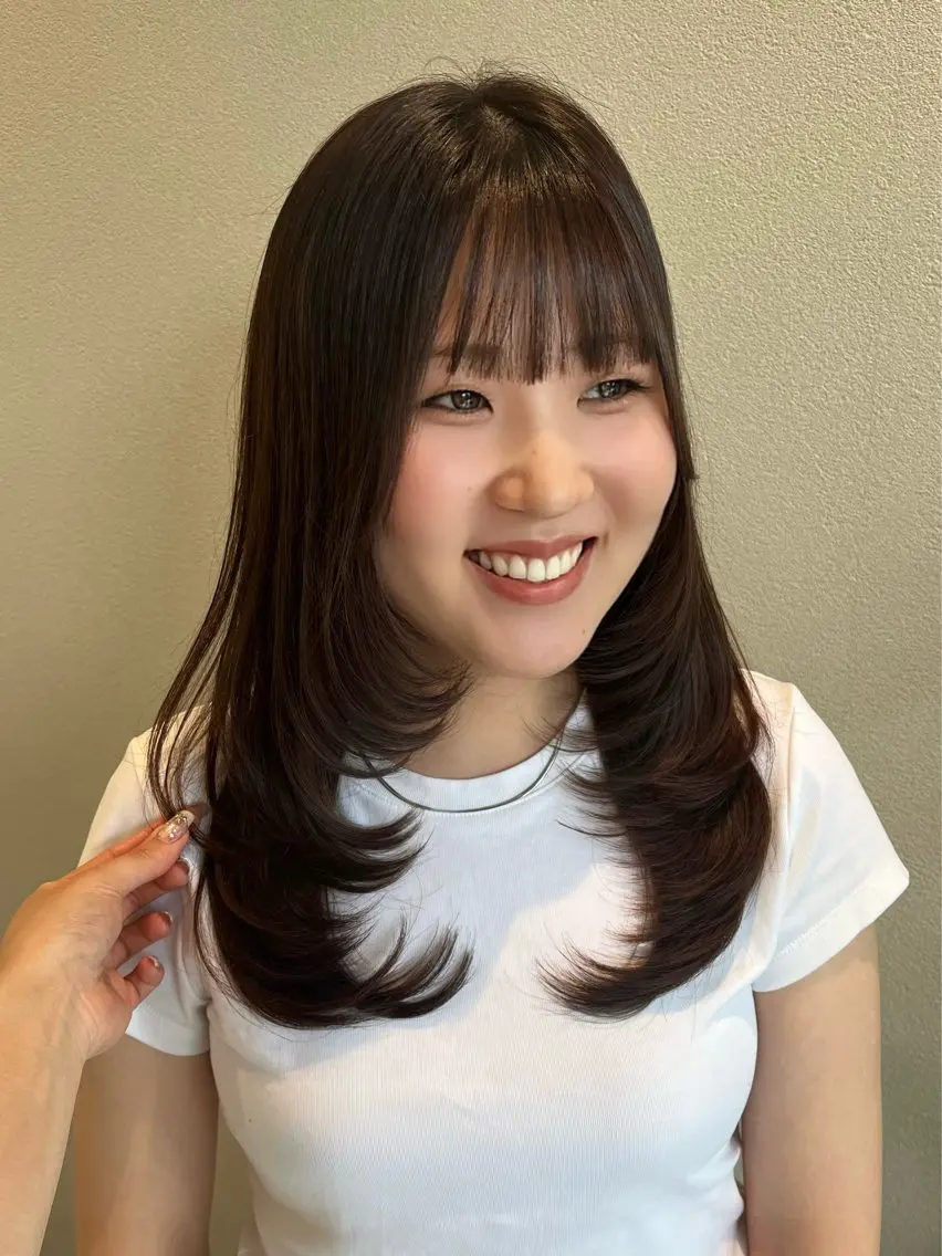 セミロング カラー ブラウンカラー チョコレートブラウン 透明感カラー 顔まわりレイヤー 顔周りカット カット ヘアカラー トリートメント BELLE by revo 山口 か乃のヘアスタイル