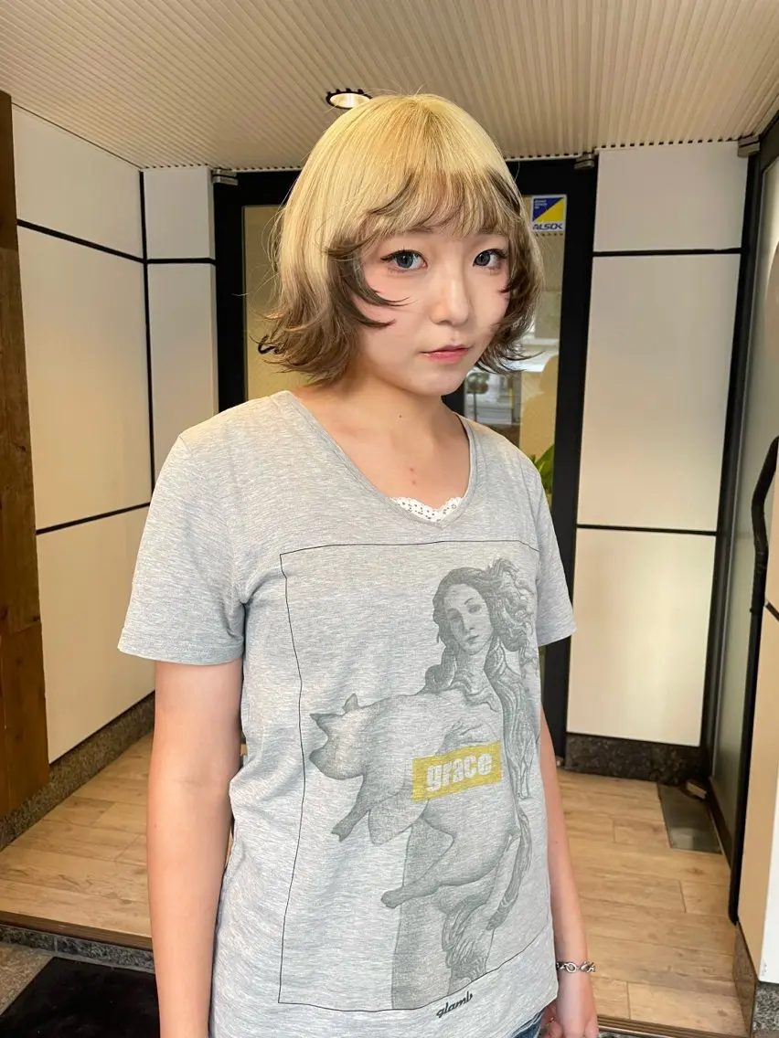 ショート カラー 抜きっぱなしブロンド デザインカラー ヘアカラー 渋谷 留菜のヘアスタイル