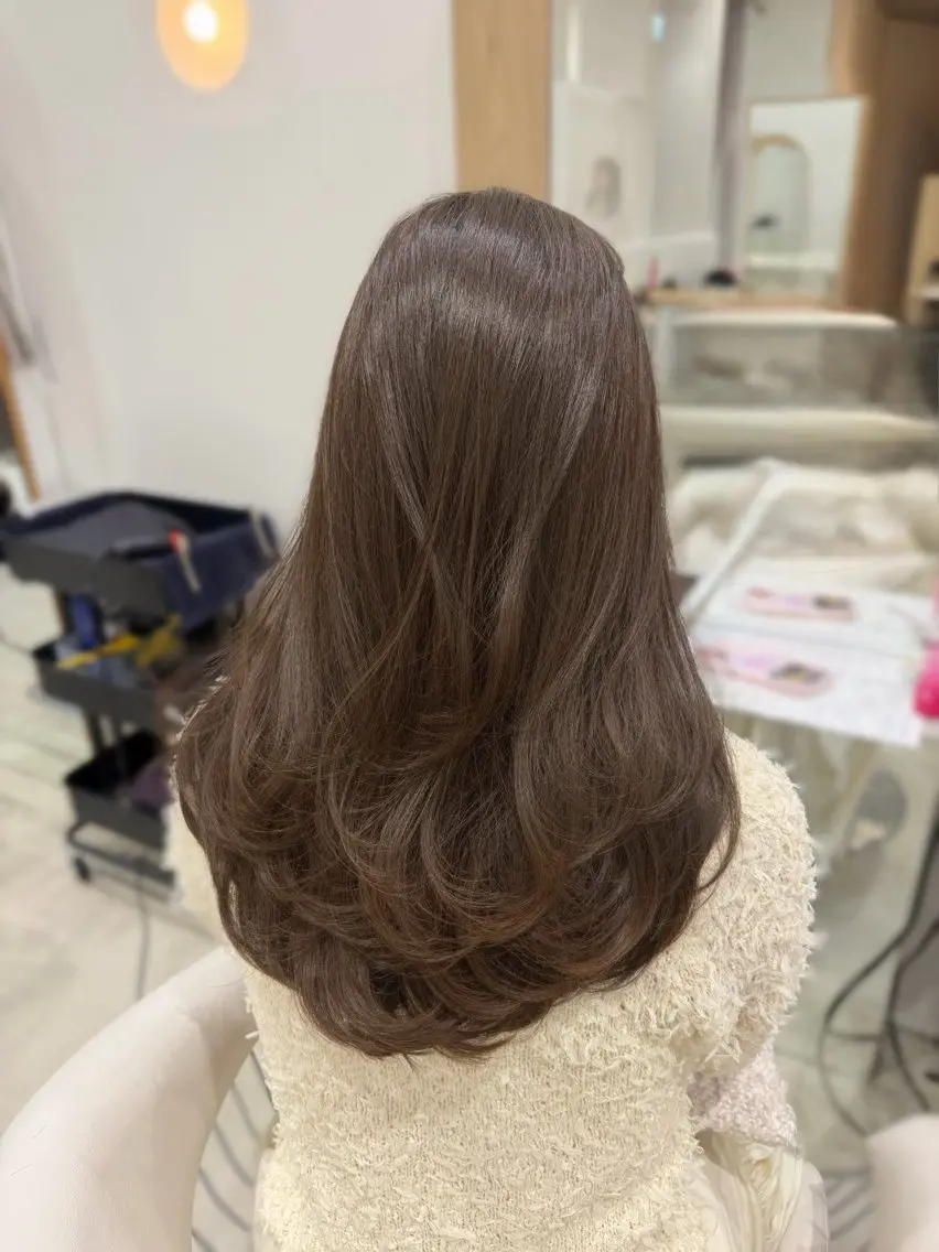 ロング SONA/レイヤー/ 顔周り/ダブルカラーのヘアスタイル