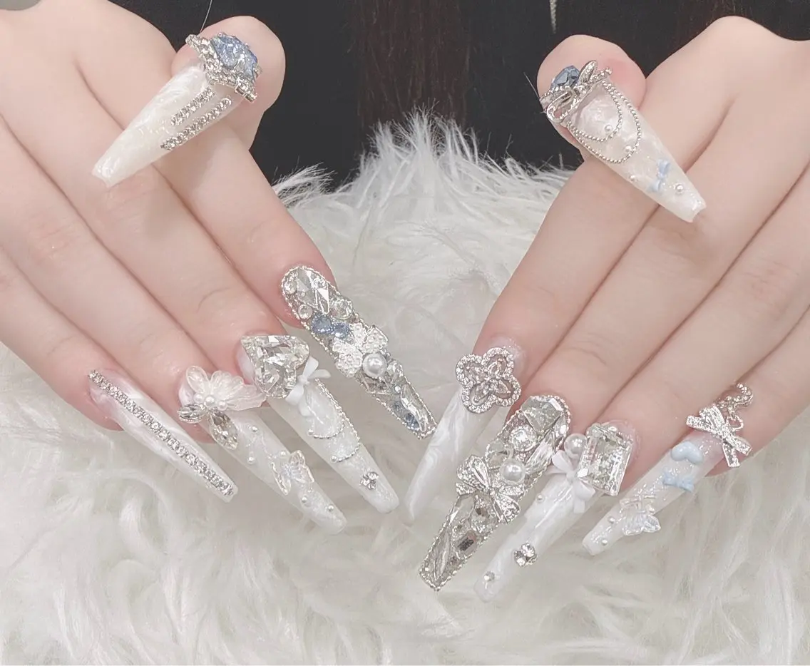 ネイル アートネイル オーロラネイル ボルドー チークネイル フレンチネイル ハンドネイル Sakura Nail Salonのネイルデザイン