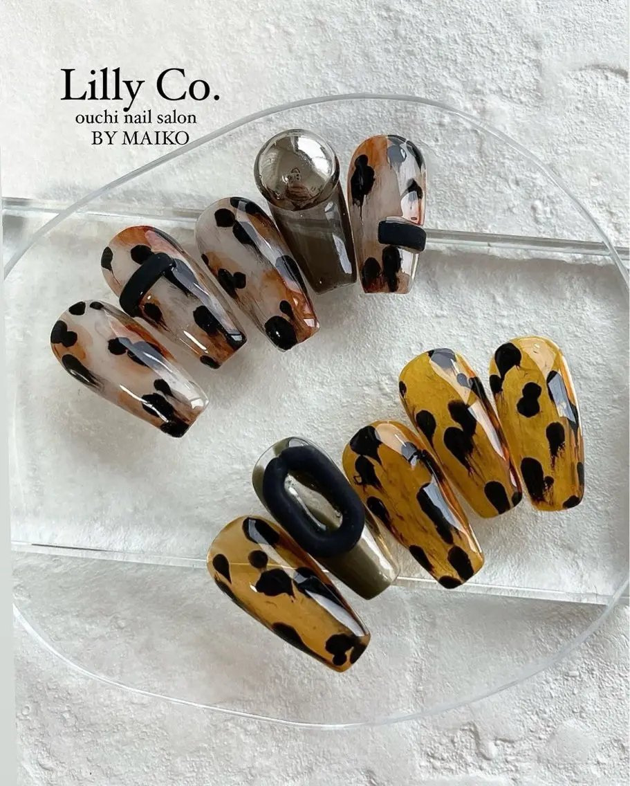 ネイル アニマル柄 ニュアンスネイル Lilly Co.のネイルデザイン