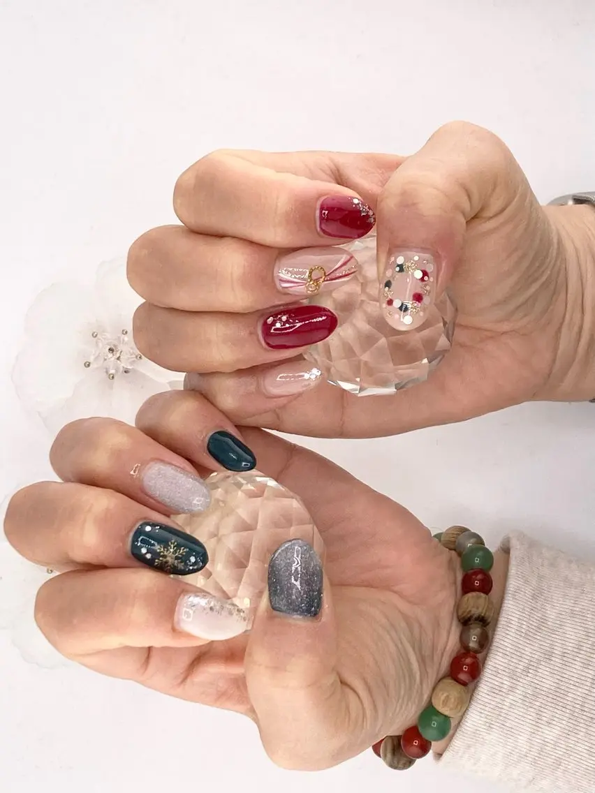 セミロング クリスマス ハンドネイル RISA nail gleeのネイルデザイン