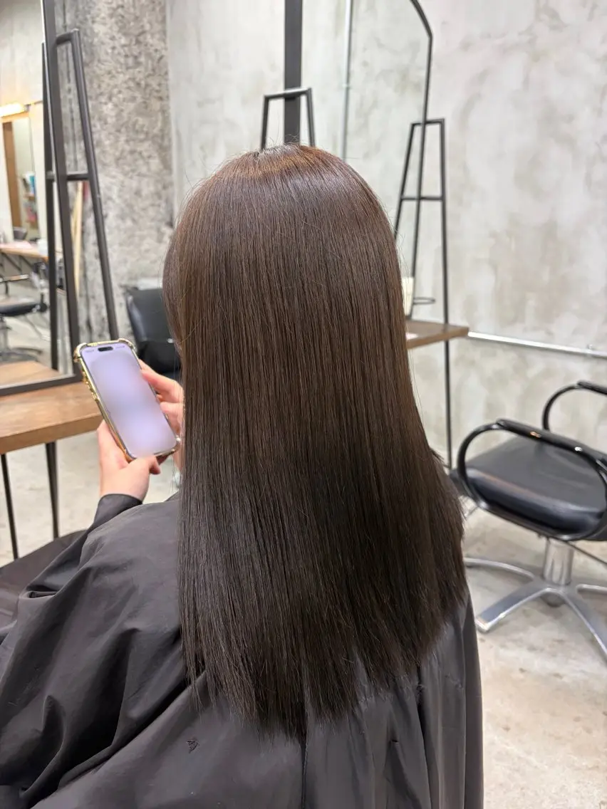セミロング カラー 塩崎 未格のヘアスタイル