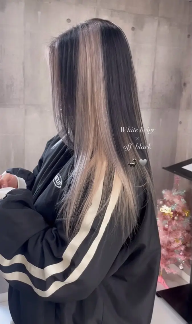 ロング カラー ハイトーン/ゆるふわ 🧚𖥔ׁTOMO♡のヘアスタイル