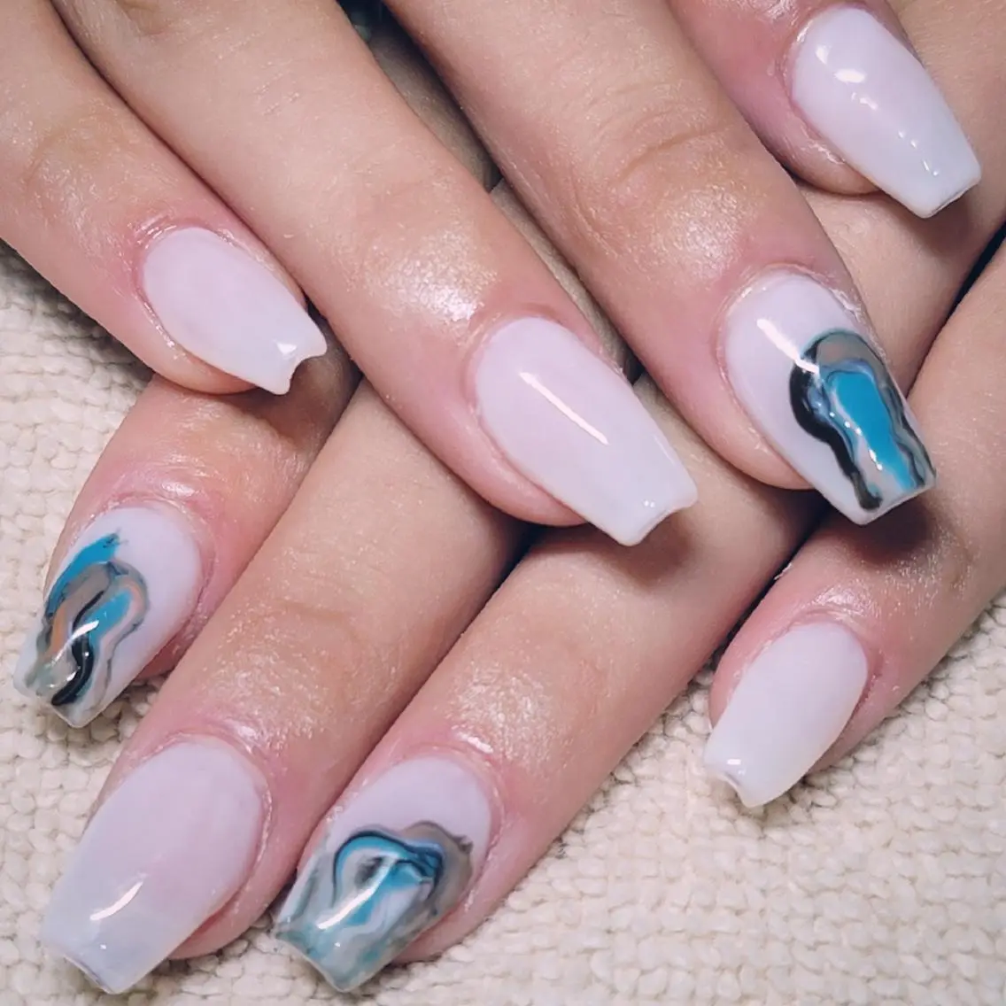 ネイル ブラウン 大理石ネイル(マーブル) ニュアンスネイル ワンカラーネイル ホワイト ハンドネイル よしだ ひろきのネイルデザイン
