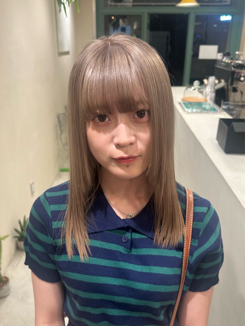 セミロング カラー ベージュカラー ブリーチ ヘーゼル ながい まさきのヘアスタイル