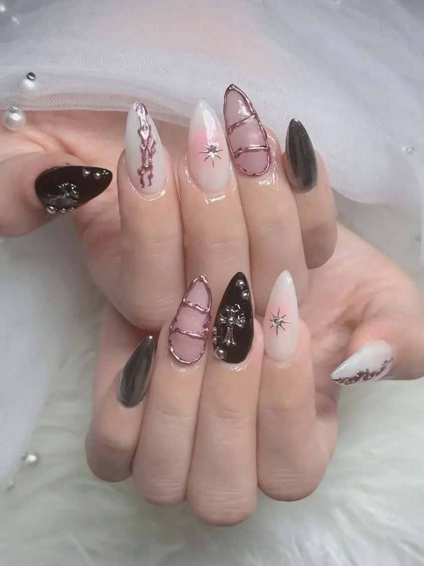 ネイル チークネイル フレンチネイル キラキラネイル 韓国ネイル マグネットネイル ハンドネイル yuuna hbabynailのネイルデザイン