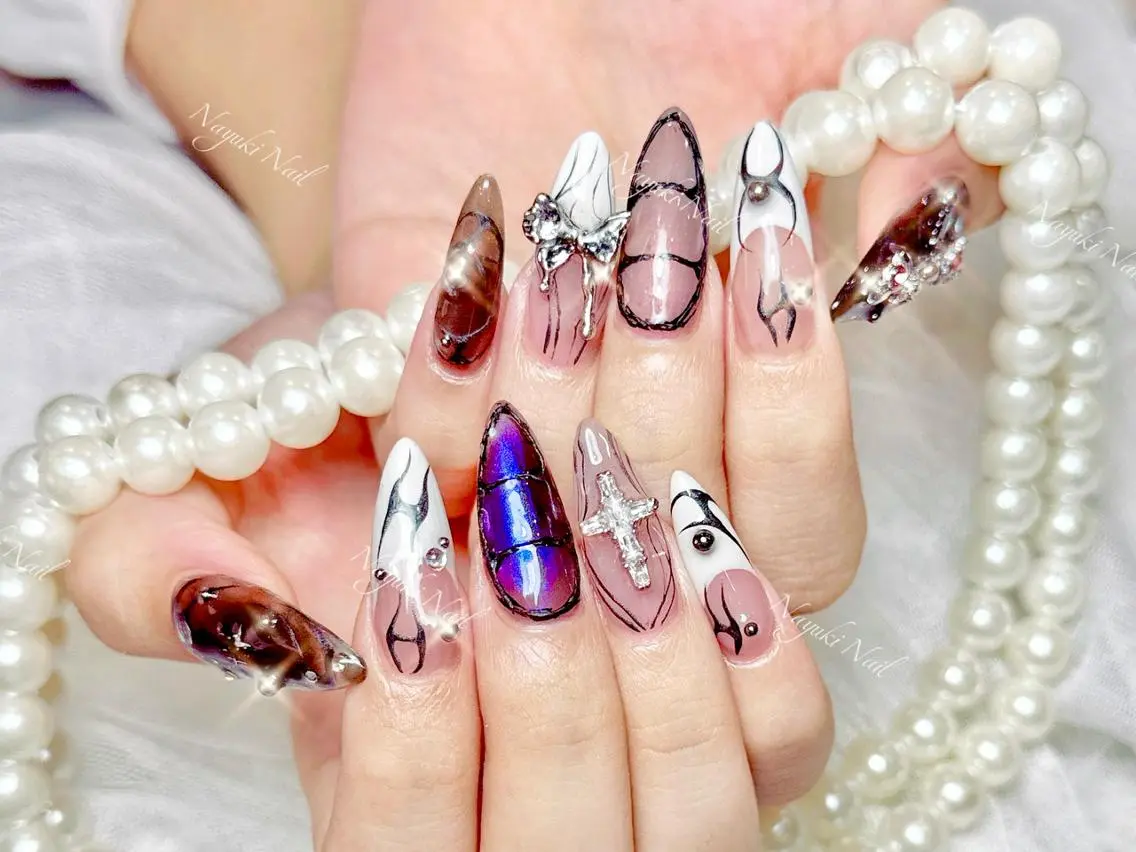 ネイル 🦋 Queenieのネイルデザイン