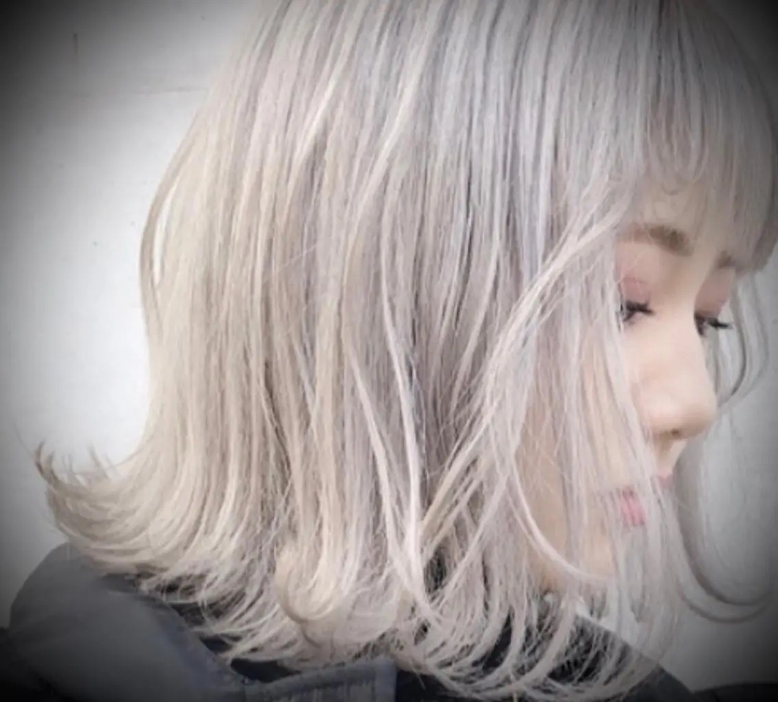 セミロング カラー ブリーチ Seventh Senseのヘアスタイル