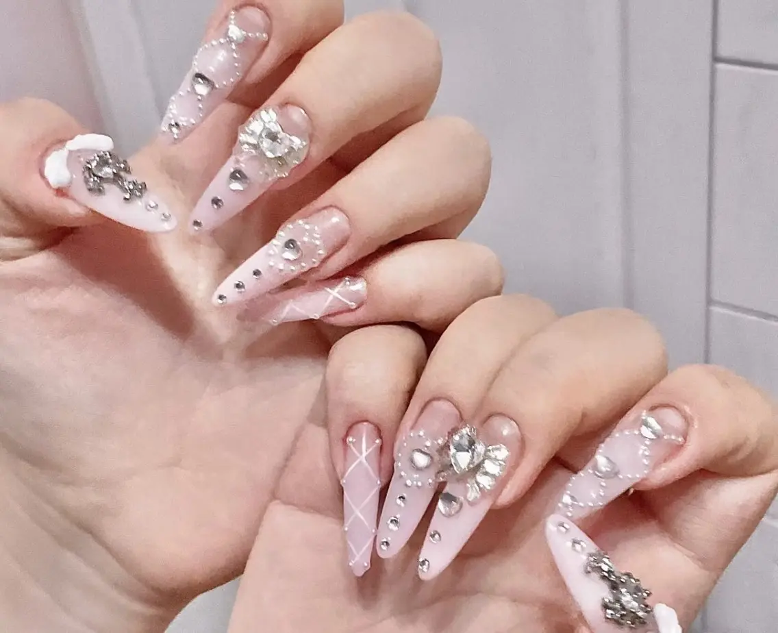 ネイル フレンチネイル グラデーション キラキラネイル 韓国ネイル マグネットネイル ハンドネイル 🎀🎀YooLi Nail Salonのネイルデザイン