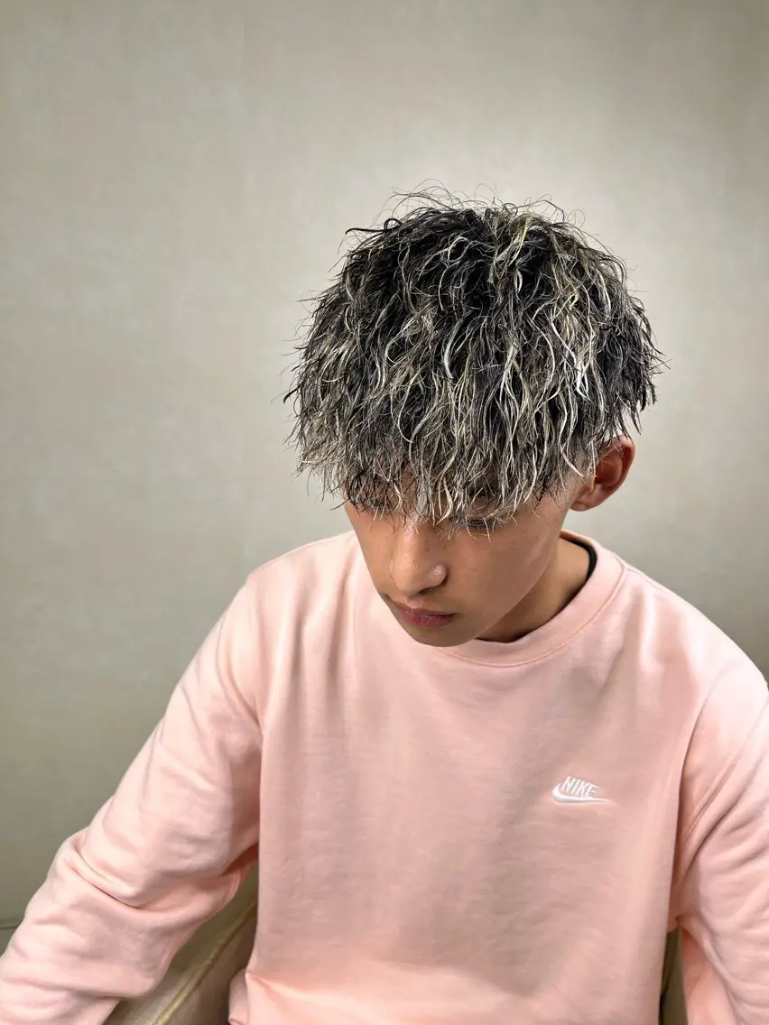 ショート カラー パーマ カット ヘアカラー パーマ メンズ特化✨パーマス タイル大得意安田海斗のヘアスタイル