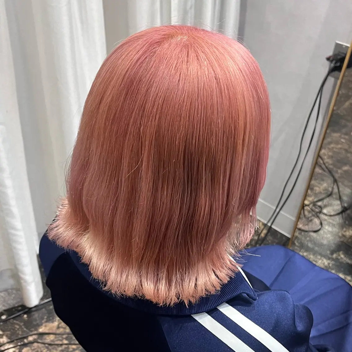 ショート カラー ブリーチ カット ヘアカラー トリートメント 伊藤 玲衣のヘアスタイル