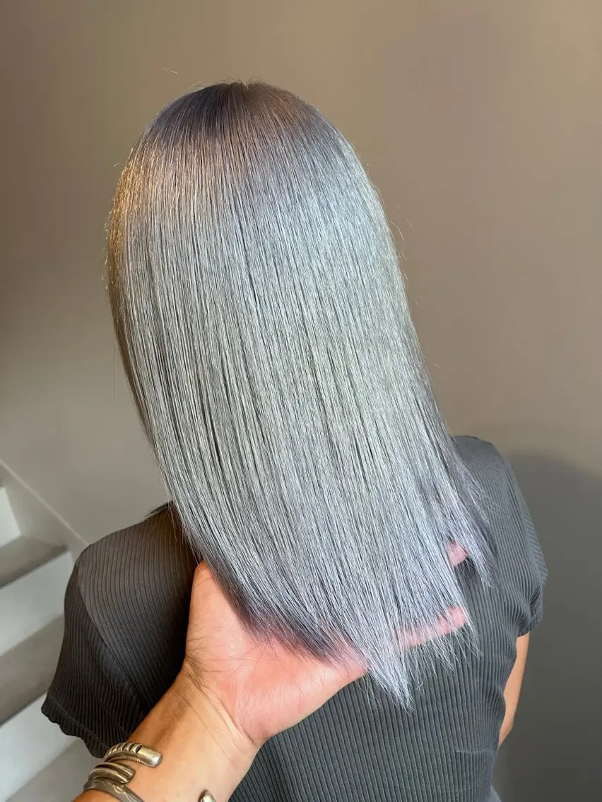 セミロング カラー ブリーチ ケアブリーチ 透明感カラー ダブルカラー グレージュ ヘアカラー Lima/ハイトー ン/ブリーチ/心斎橋のヘアスタイル