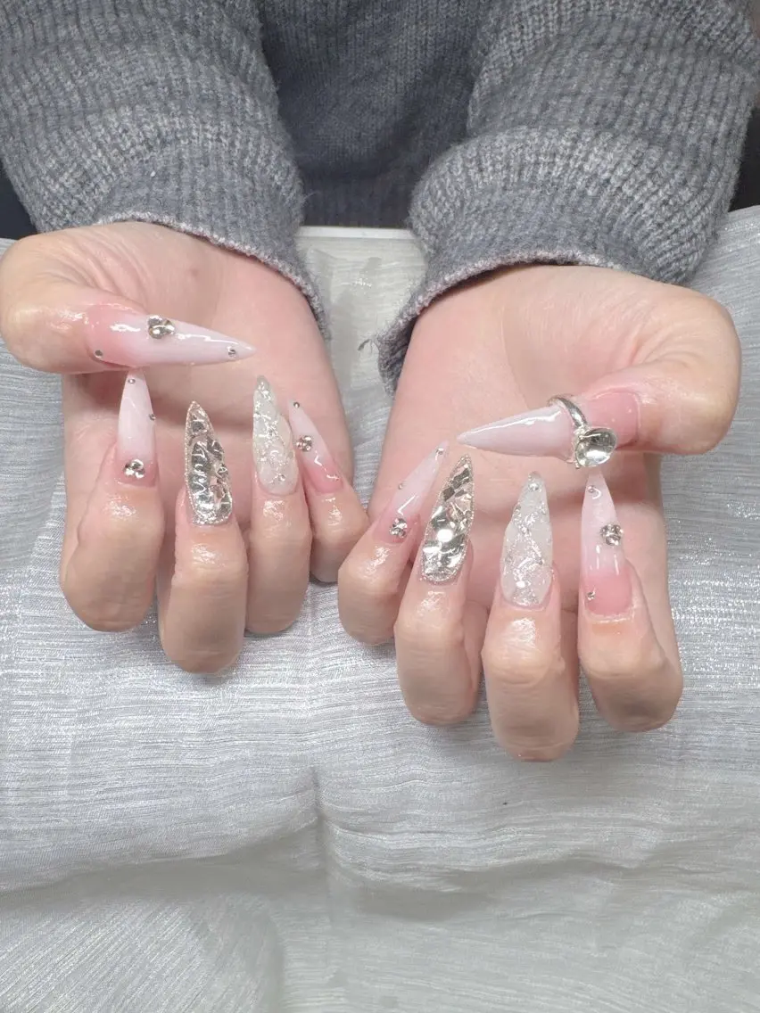 ネイル 長さ出し グラデーション 卒業式 キラキラネイル マグネットネイル Lee Nailsのネイルデザイン