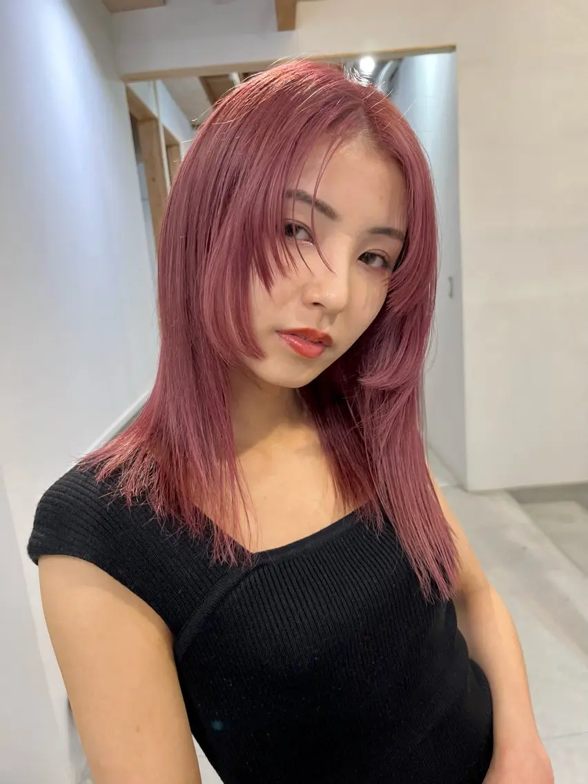 ロング カラー ブリーチ ピンクカラー カット ヘアカラー トリートメント 天神最安値エクステ カラーレイヤーカットのヘアスタイル