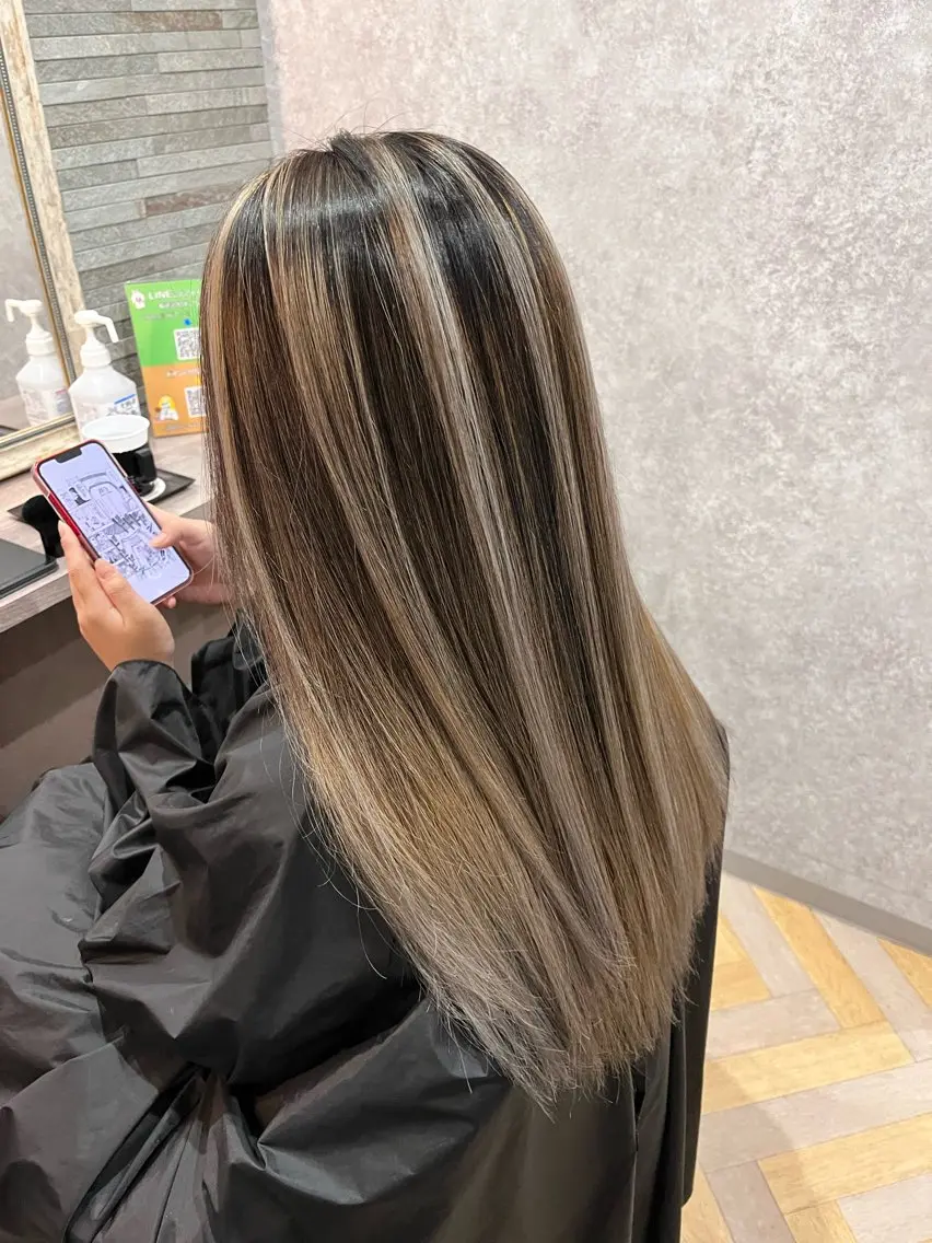 最近流行りのバレイヤージュ🌟ナチュラルからハイトーンまで叶えたいデザインを叶えます!カット+トリートメントのセットですの写真