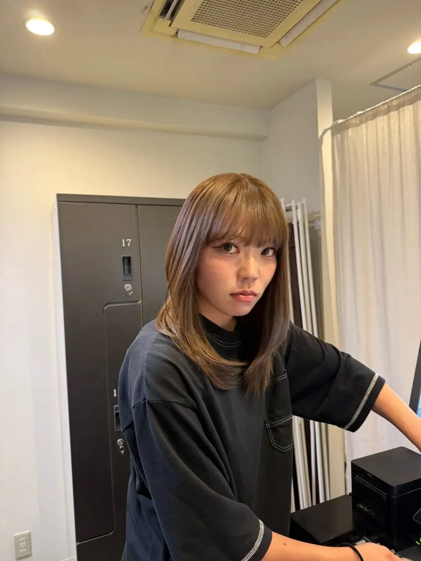 ミディアム ヘアカラー レイヤーカット ROKUのヘアスタイル