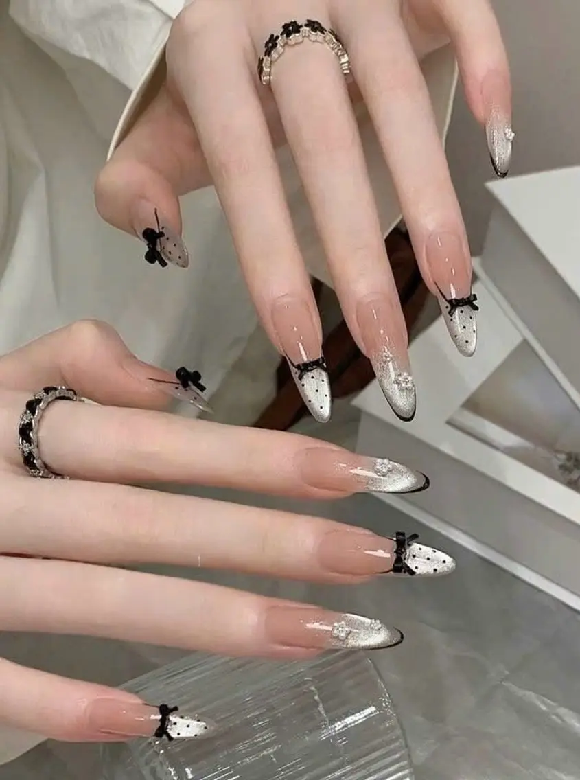 ネイル アートネイル オーロラネイル ボルドー チークネイル フレンチネイル ハンドネイル Sakura nail salonのネイルデザイン